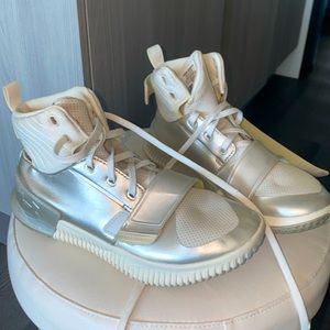 Size 7.5 under armor sneakers